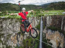 Tirolesa de Bike